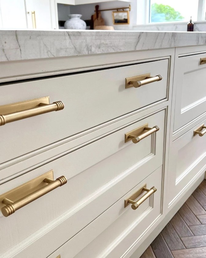 Drawer pulls of Hoxton Sturt cabinet handles in satin brass