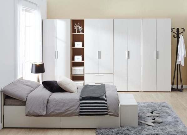 Full bedrooom with large wardrobe and handles