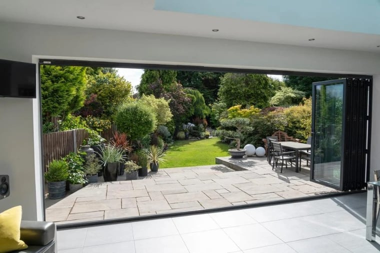 Wide shot photo of a garden from a conservatory 